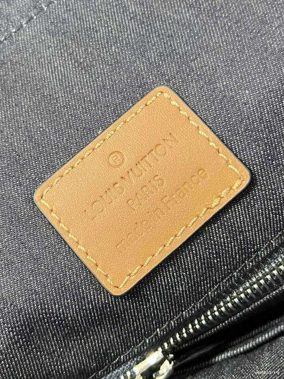 WIS CHRISTOPHER LOUIS VUITTON MM 0109